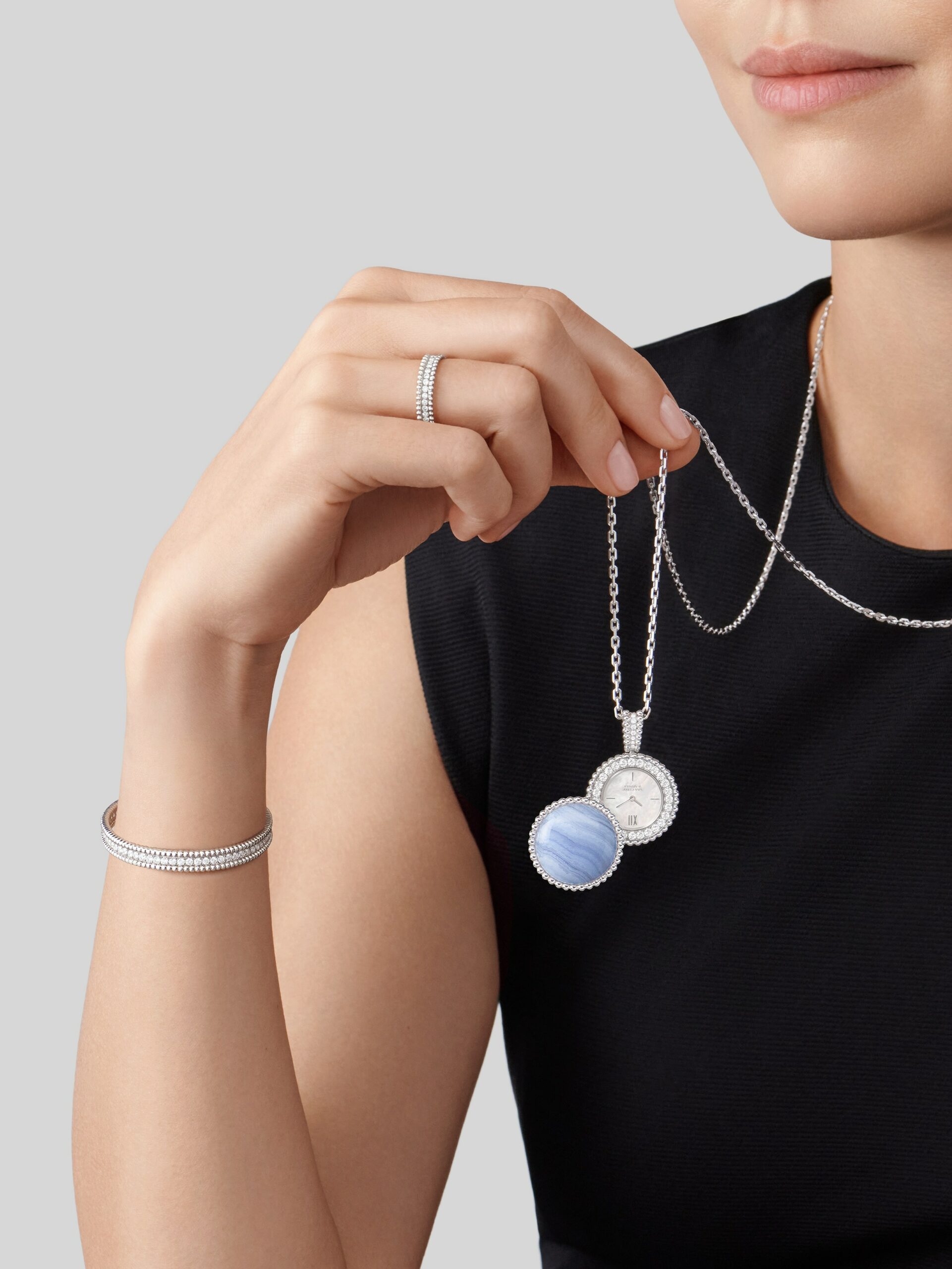 11 Van Cleef & Arpels Perlee Diamonds Ring White Gold For Women